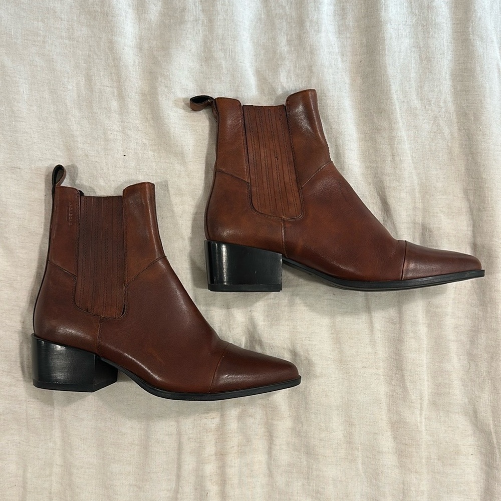 Vagabond Simone Womens Block Heel Leather Chelsea Boots In Tan.